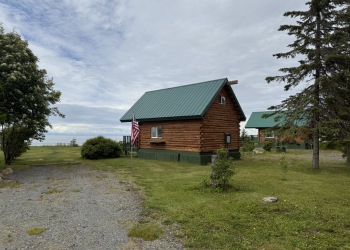 Exterior-of-Home-Cabins-3